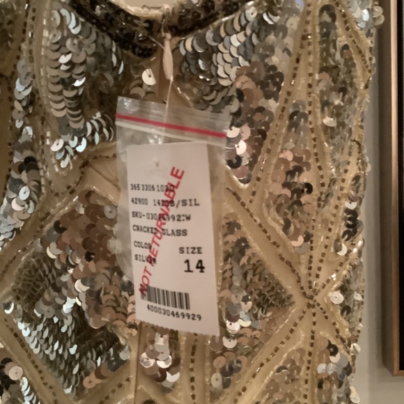 Camille La Vie Sequin top - fully lined with v-neck and side zipper.  New!! - Picture 4 of 10